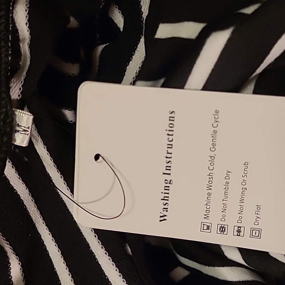 $5🧨 CO. WEAR Horizontal Striped Sweater Black & White - Picture 6 of 16